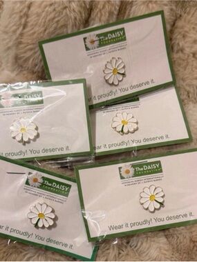 Daisy foundation pins